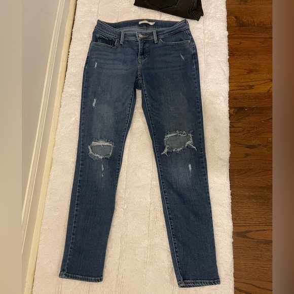 Levis - Picture 1 of 3